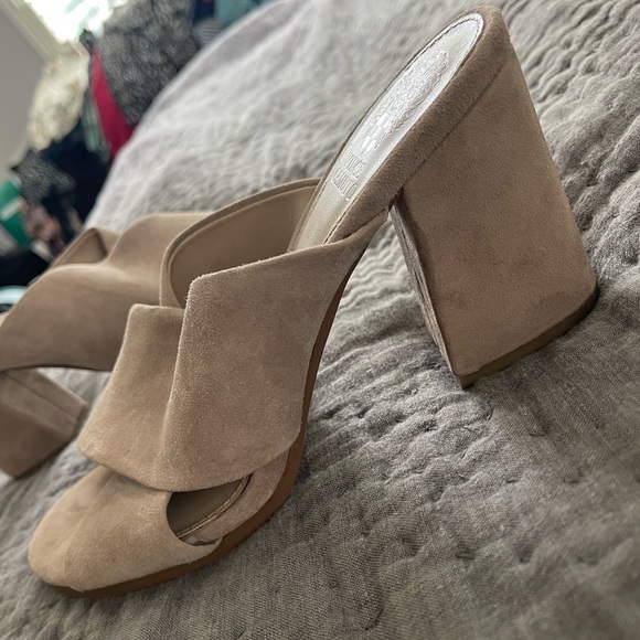 Suede Vince Camuto block heels size 9.5 - Picture 7 of 8